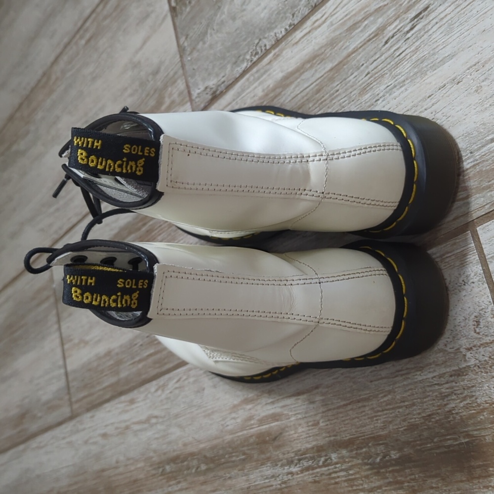 Dr. Martens 1460 White Leather Lace Up Boots - Women's 9 - Picture 4 of 8
